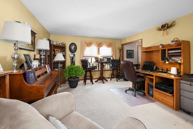 4327 REGENCY Place, Davenport, IA 52806