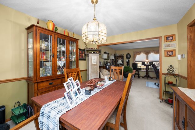 4327 REGENCY Place, Davenport, IA 52806