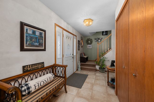 4327 REGENCY Place, Davenport, IA 52806