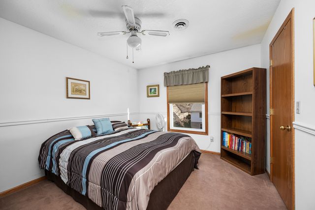 4327 REGENCY Place, Davenport, IA 52806