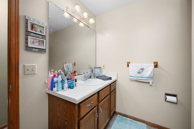 4327 REGENCY Place, Davenport, IA 52806