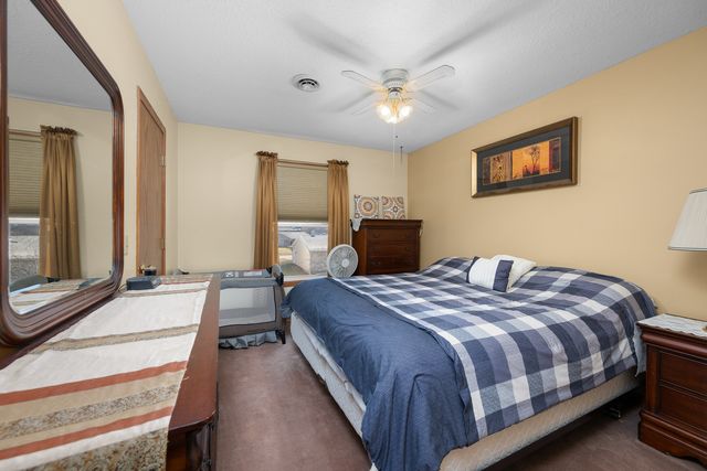 4327 REGENCY Place, Davenport, IA 52806