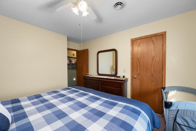 4327 REGENCY Place, Davenport, IA 52806