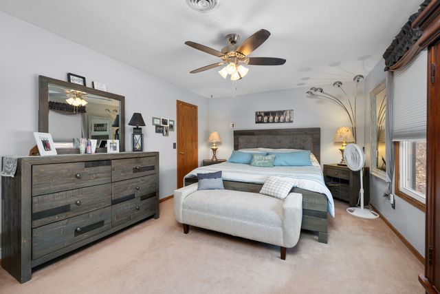 4327 REGENCY Place, Davenport, IA 52806