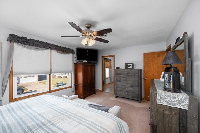 4327 REGENCY Place, Davenport, IA 52806