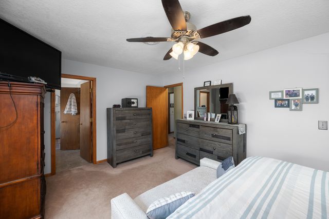 4327 REGENCY Place, Davenport, IA 52806