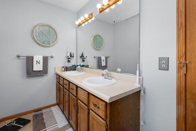 4327 REGENCY Place, Davenport, IA 52806