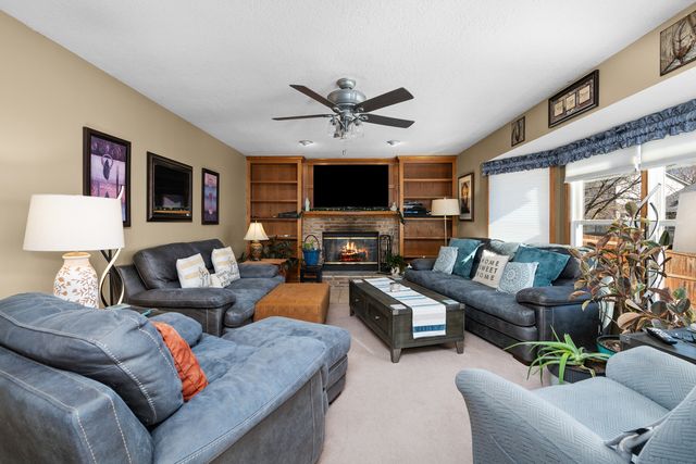 4327 REGENCY Place, Davenport, IA 52806