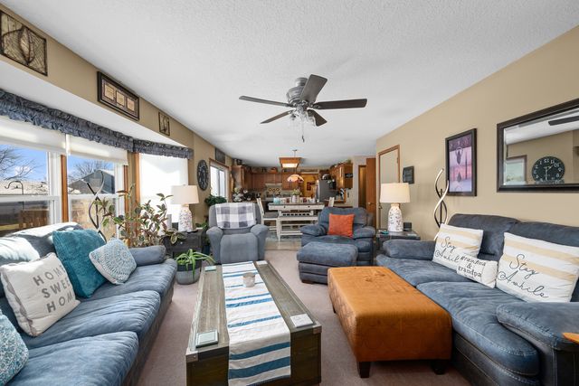 4327 REGENCY Place, Davenport, IA 52806