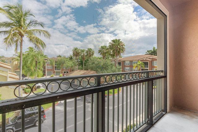 11740 St Andrews Place 304, Wellington, FL 33414