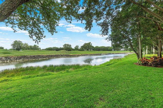 11740 St Andrews Place 304, Wellington, FL 33414