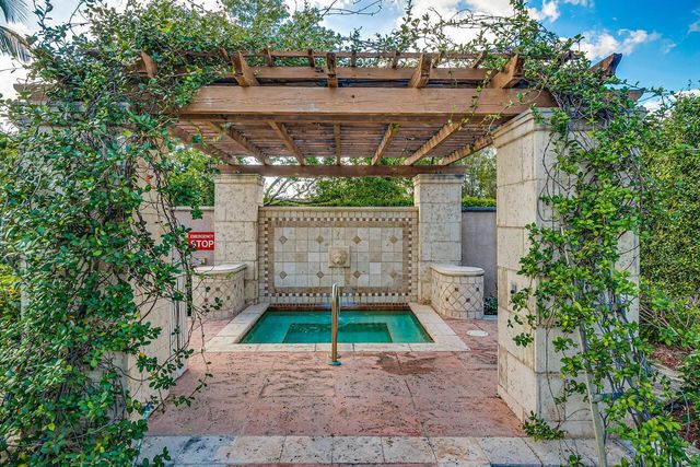 11740 St Andrews Place 304, Wellington, FL 33414
