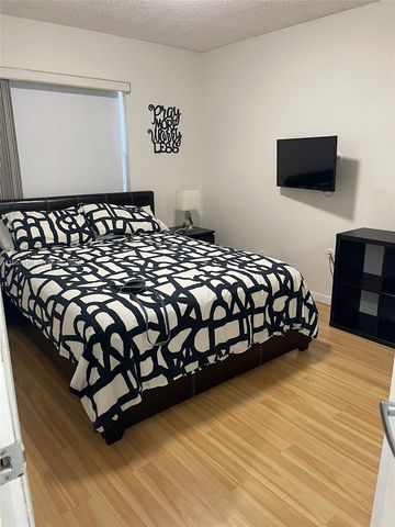 755 Sand Creek Cir 755, Weston, FL 33327