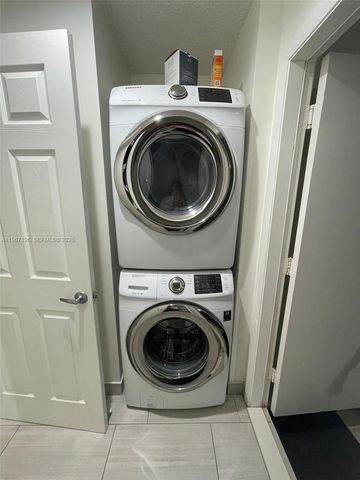 755 Sand Creek Cir 755, Weston, FL 33327