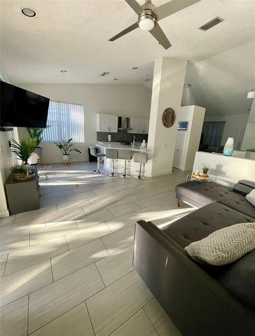 755 Sand Creek Cir 755, Weston, FL 33327