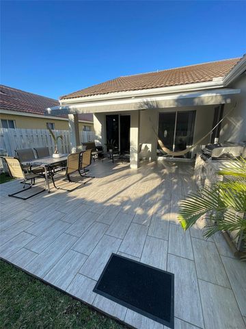 755 Sand Creek Cir 755, Weston, FL 33327