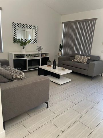 755 Sand Creek Cir 755, Weston, FL 33327