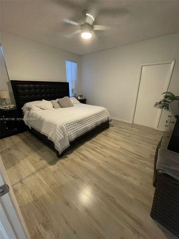 755 Sand Creek Cir 755, Weston, FL 33327