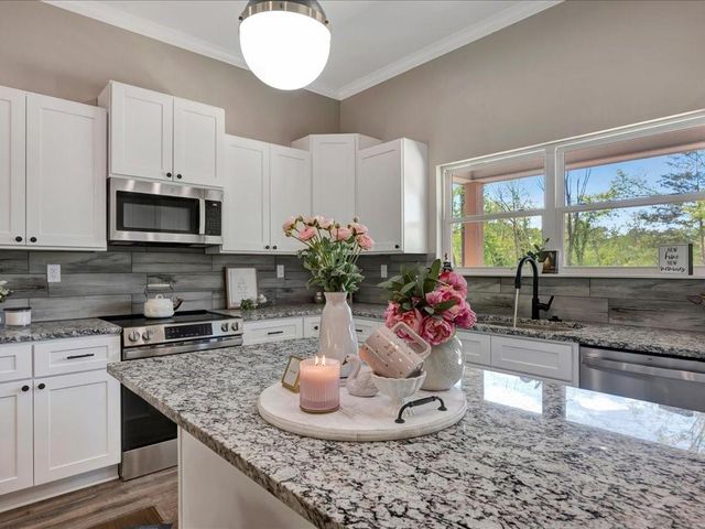 303 Schoolcraft Road, Lufkin, TX 75901