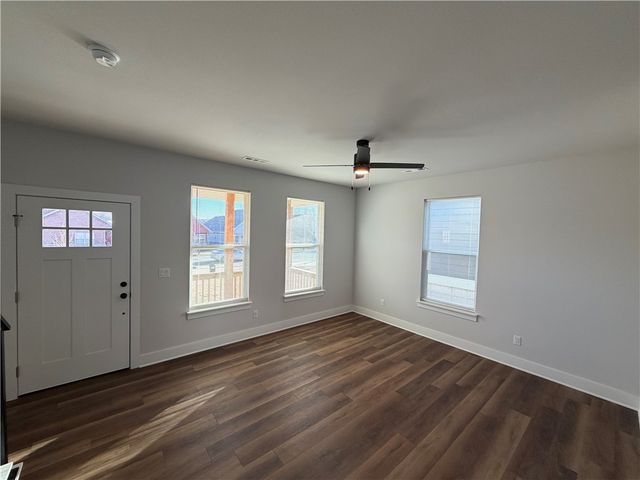 1043 S Laramie Heights, Fayetteville, AR 72704