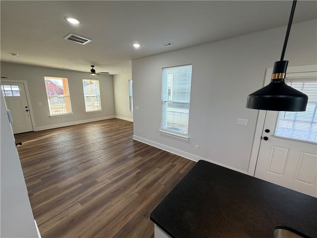 1043 S Laramie Heights, Fayetteville, AR 72704