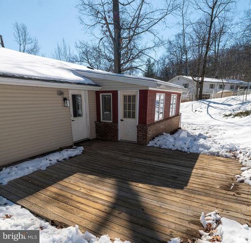 6152 PIGEON HILL RD, Spring Grove, PA 17362