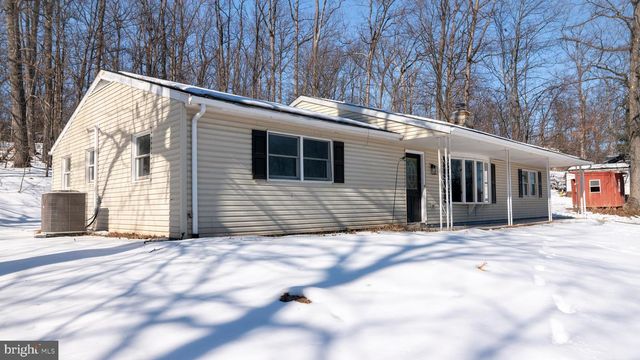 6152 PIGEON HILL RD, Spring Grove, PA 17362
