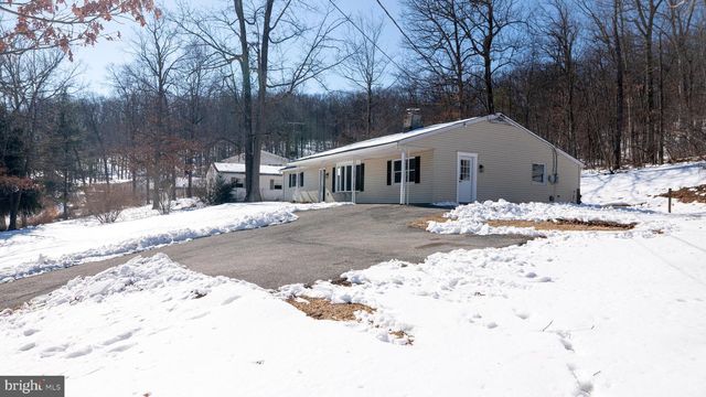 6152 PIGEON HILL RD, Spring Grove, PA 17362