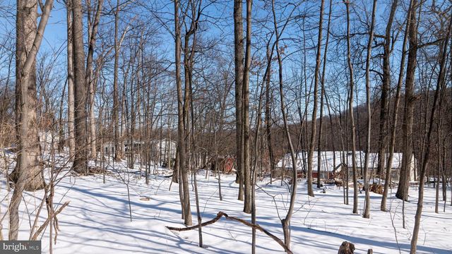 6152 PIGEON HILL RD, Spring Grove, PA 17362