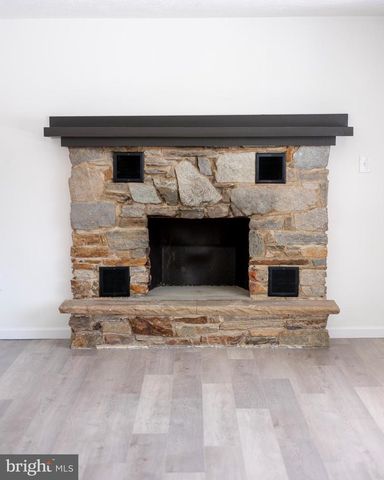 6152 PIGEON HILL RD, Spring Grove, PA 17362