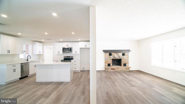 6152 PIGEON HILL RD, Spring Grove, PA 17362