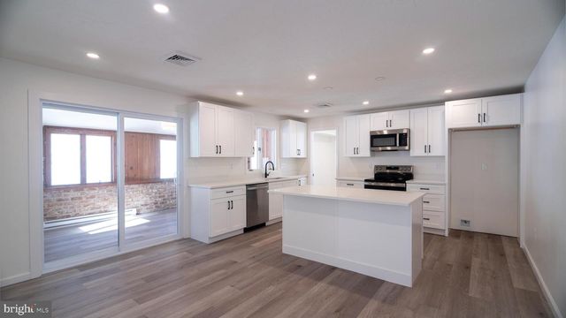 6152 PIGEON HILL RD, Spring Grove, PA 17362