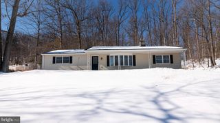 6152 PIGEON HILL RD, Spring Grove, PA 17362