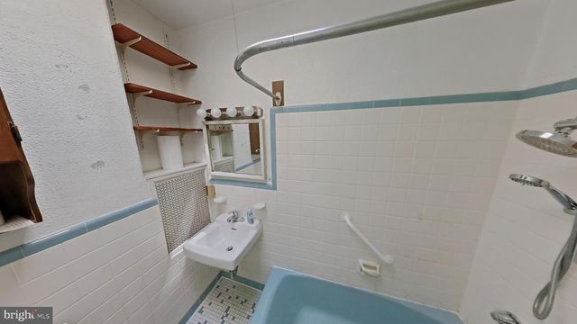 438 SAINT PAULS ST, Philadelphia, PA 19140