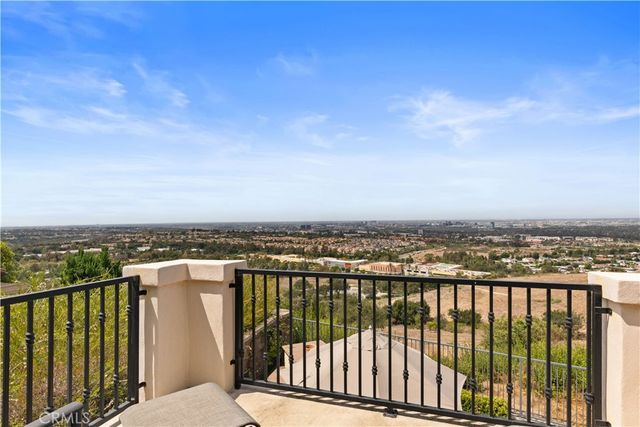 33 Trumpet Vine, Irvine, CA 92603