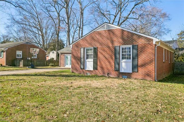 153 Beechmont DR, Newport News, VA 23608