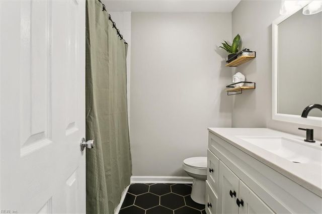 153 Beechmont DR, Newport News, VA 23608