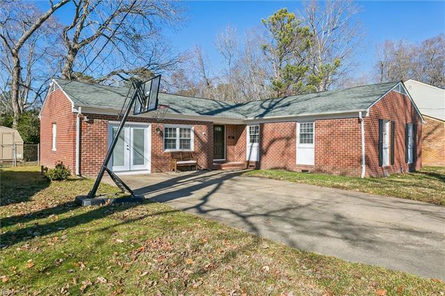 153 Beechmont DR, Newport News, VA 23608