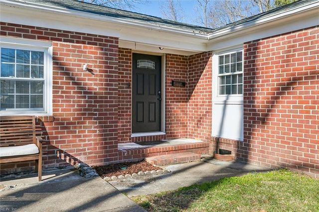 153 Beechmont DR, Newport News, VA 23608