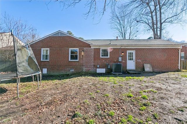 153 Beechmont DR, Newport News, VA 23608