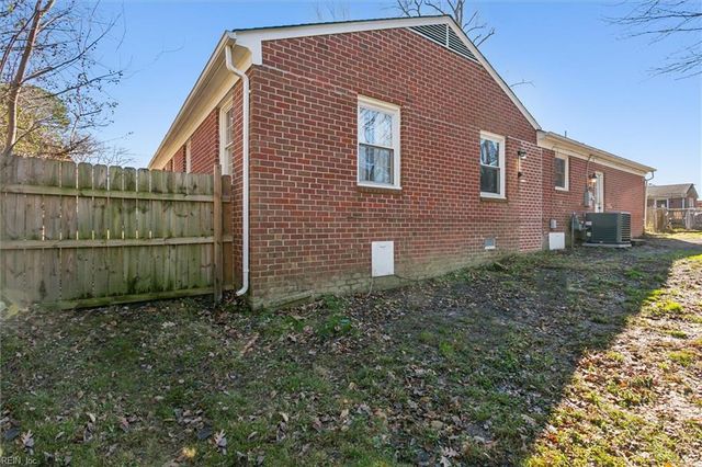 153 Beechmont DR, Newport News, VA 23608