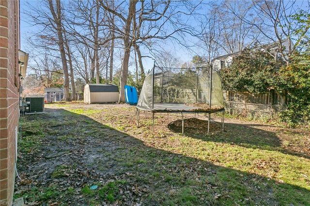 153 Beechmont DR, Newport News, VA 23608