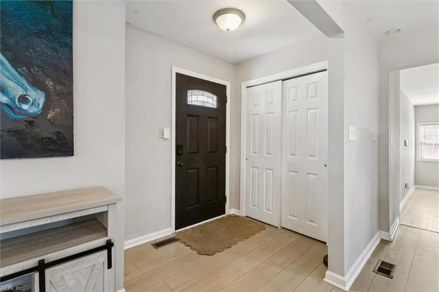 153 Beechmont DR, Newport News, VA 23608