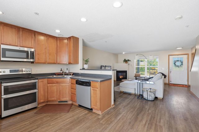 2894 Clover Ridge Drive, Chaska, MN 55318