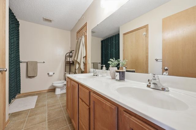 2894 Clover Ridge Drive, Chaska, MN 55318