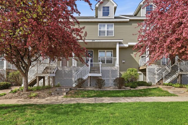 2894 Clover Ridge Drive, Chaska, MN 55318