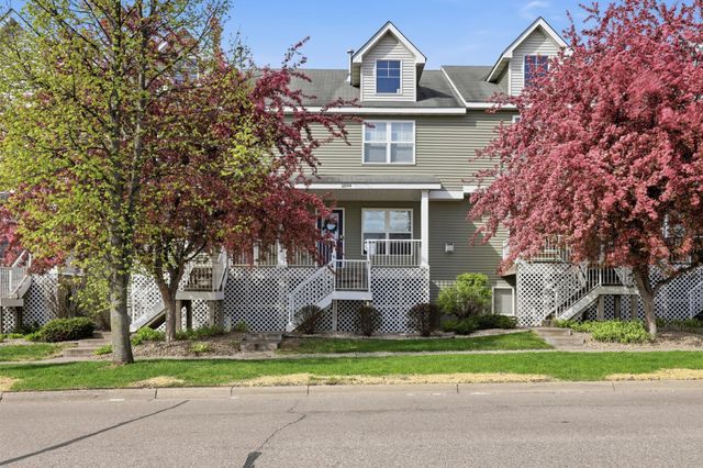 2894 Clover Ridge Drive, Chaska, MN 55318