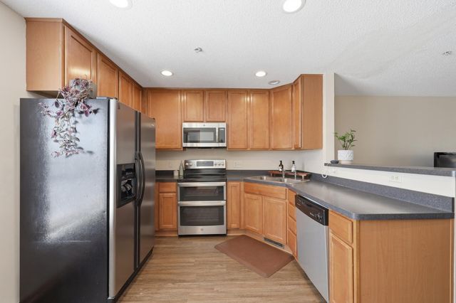 2894 Clover Ridge Drive, Chaska, MN 55318