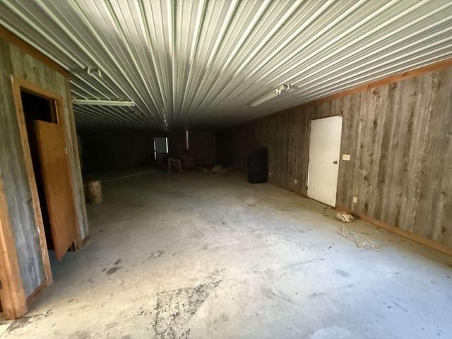 1111 Dudley Branham Road, Burkesville, KY 42717