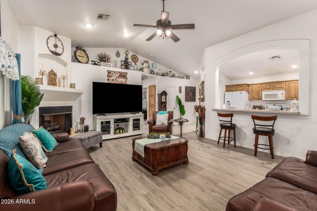 560 W TOPEKA Drive, Wickenburg, AZ 85390